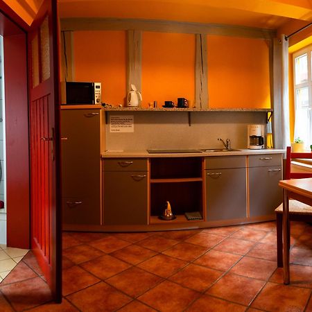 Fachwerkhotel - Ferienhaeuser Vorhof Zur Hoelle Quedlinburg Buitenkant foto