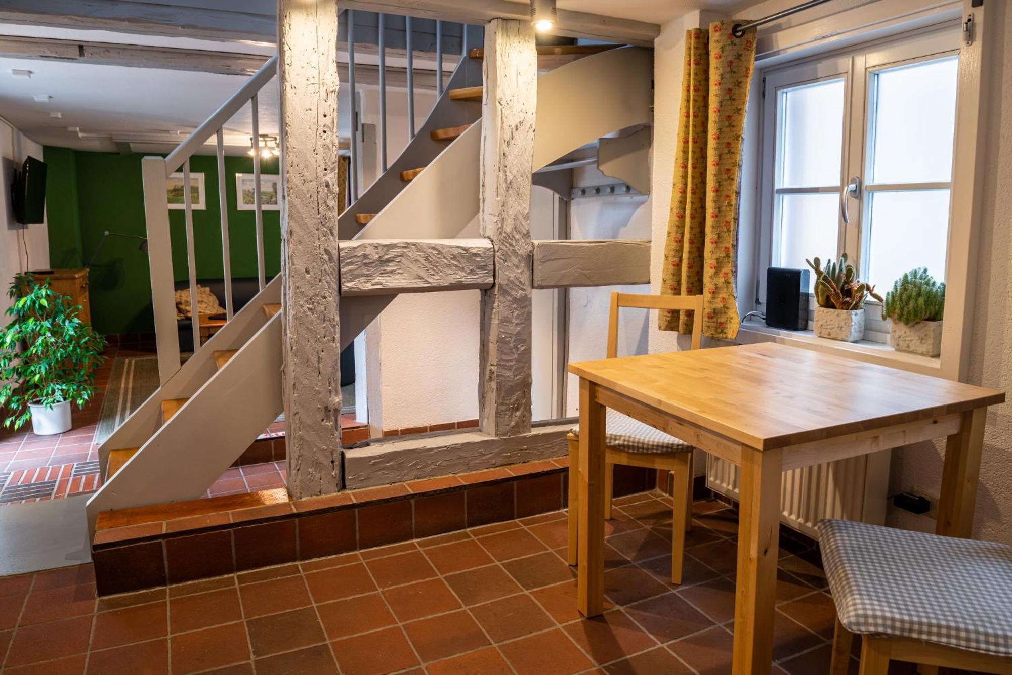 Fachwerkhotel - Ferienhaeuser Vorhof Zur Hoelle Quedlinburg Buitenkant foto