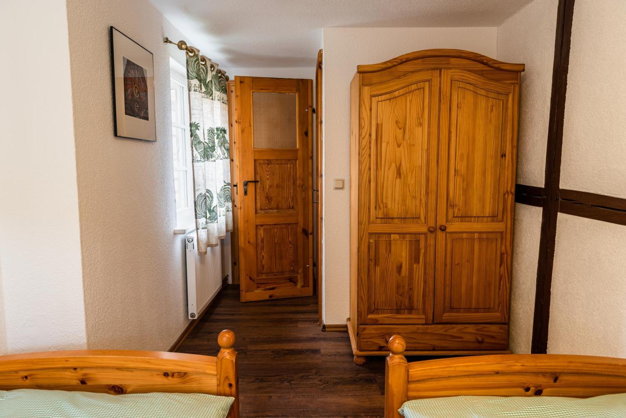 Fachwerkhotel - Ferienhaeuser Vorhof Zur Hoelle Quedlinburg Buitenkant foto