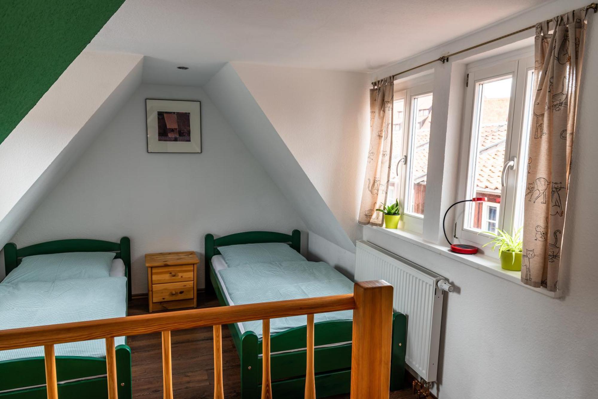 Fachwerkhotel - Ferienhaeuser Vorhof Zur Hoelle Quedlinburg Buitenkant foto