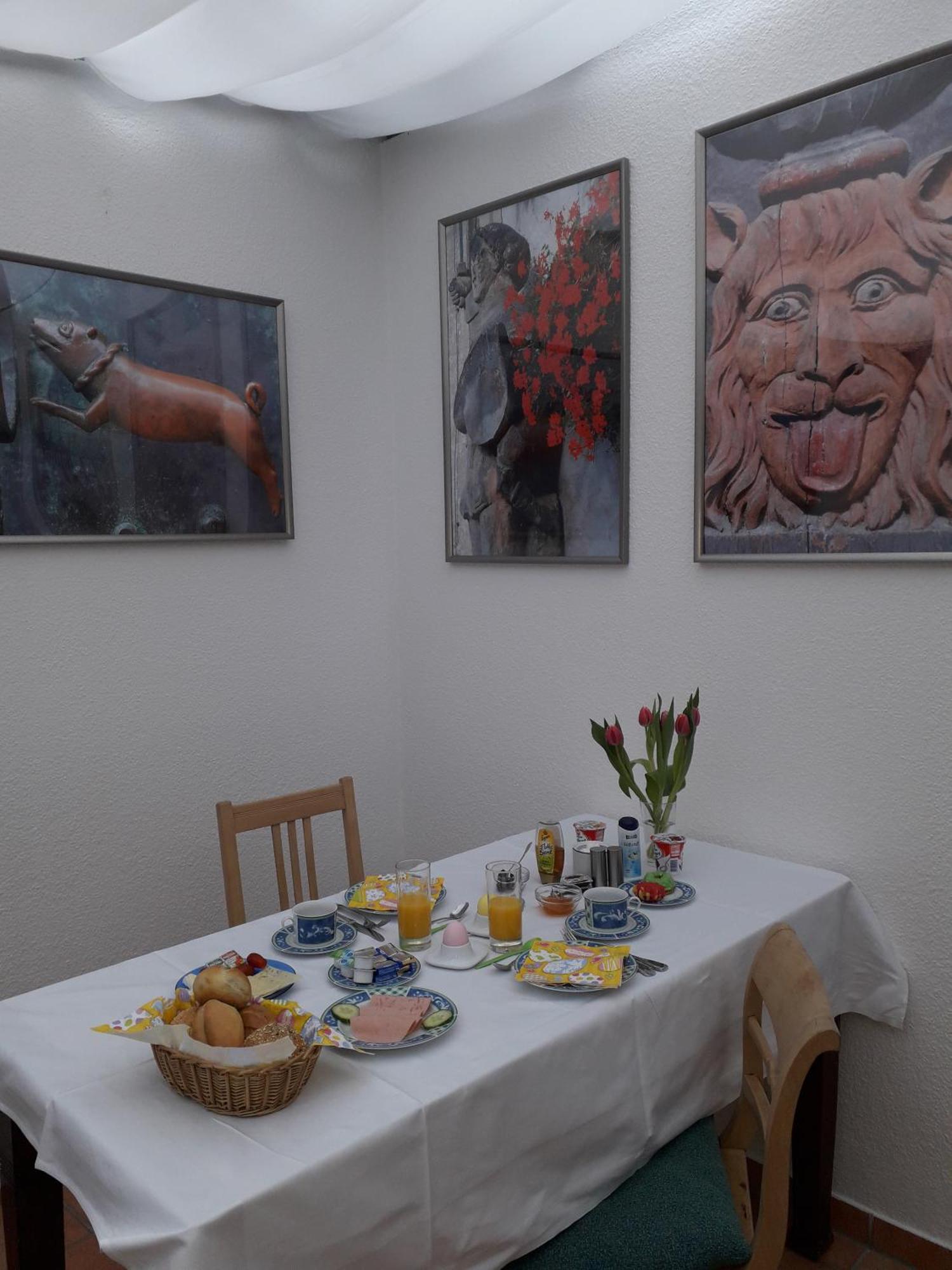 Fachwerkhotel - Ferienhaeuser Vorhof Zur Hoelle Quedlinburg Buitenkant foto